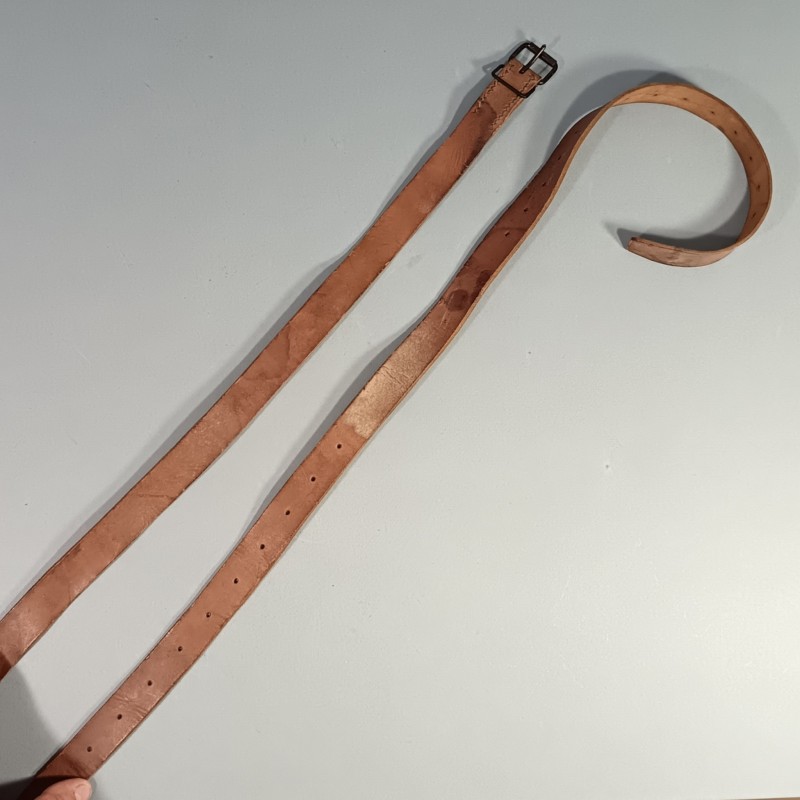 SANGLE COURROIE MODELE 1893 POUR HAVRESAC SAC A DOS ET AS DE CARREAU LONGUEUR 170 cm SERIES DE 11 ET 15 TROUS DECALES